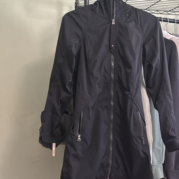 Lululemon Definitely Raining Jacket
Black 2️⃣ - Picture 8 of 12